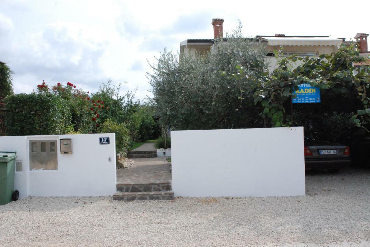 Apartmani Radin Rosini Exteriér fotografie